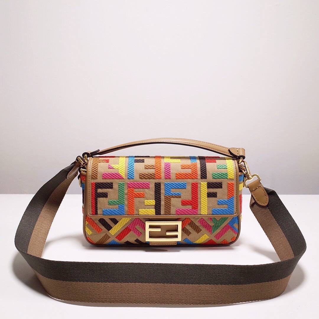 сумка fendi,fendi сумка кросс-боди,сумка фенди разноцветная,fendi сумка на плечо кросс-боди,сумка женская fendi