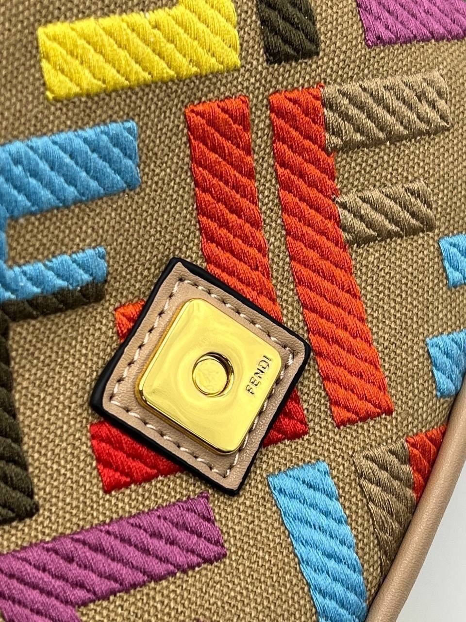 сумка fendi,fendi сумка кросс-боди,сумка фенди разноцветная,fendi сумка на плечо кросс-боди,сумка женская fendi