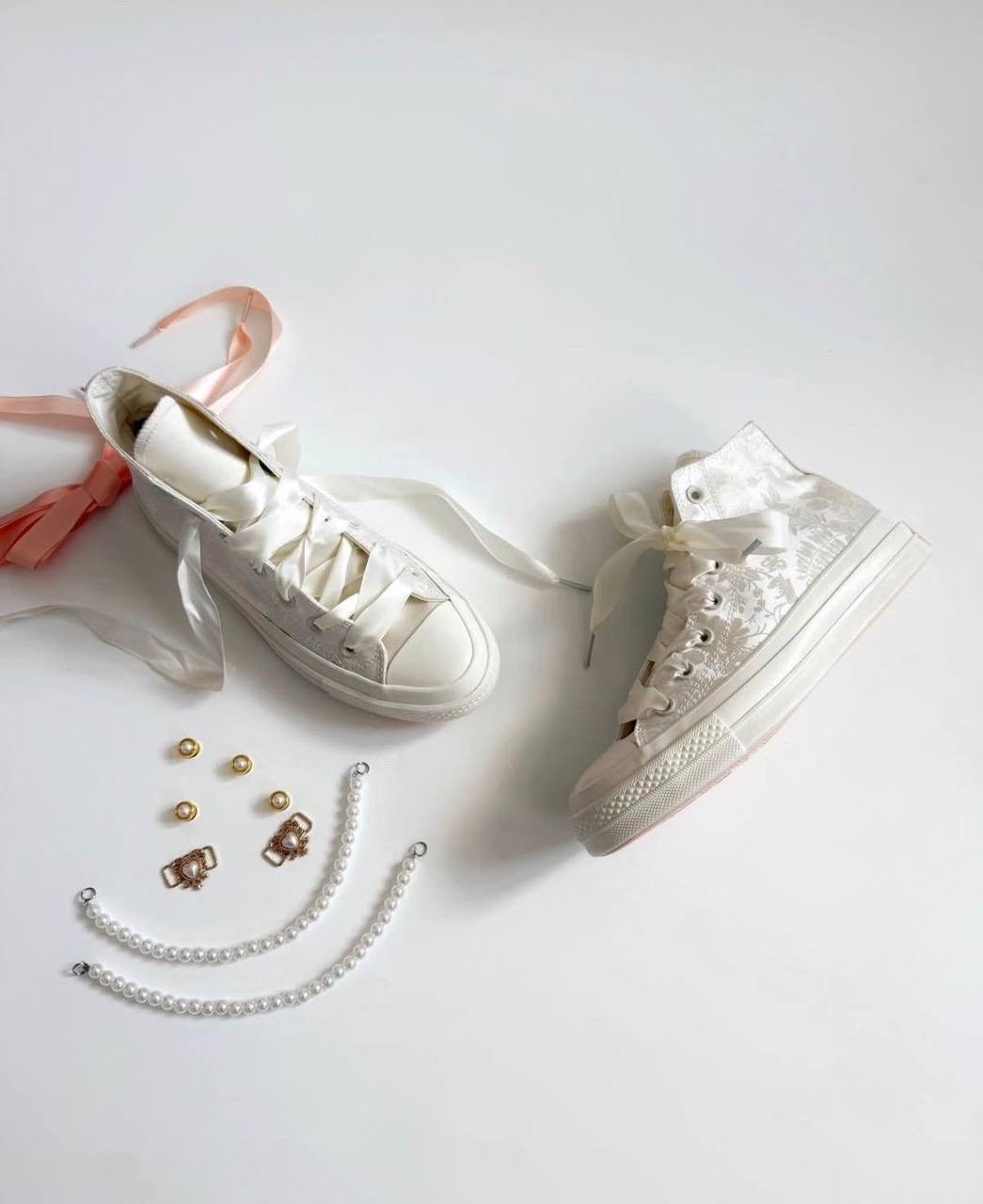 ,кроссовки модные,свадебные кеды,кеды converse,женские высокие кеды бежевого цвета converse