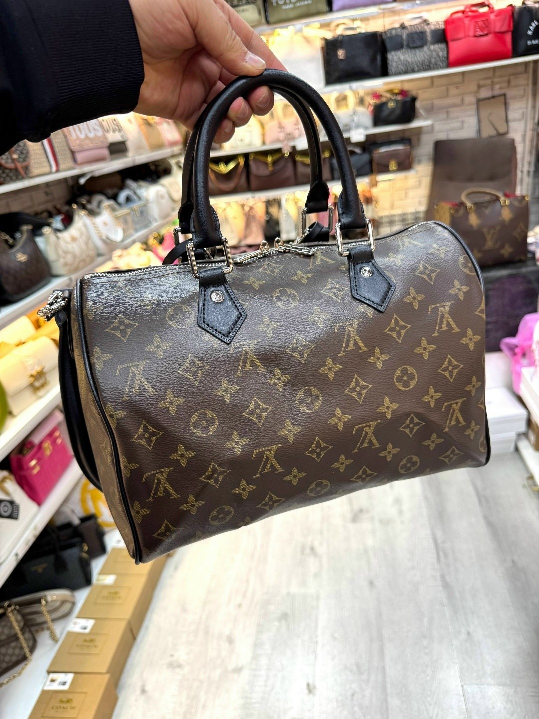 louis vuitton женская сумка,сумка луи виттон,сумка-подушка lv speedy 30 см,cумка louis vuitton,louis vuitton speedy