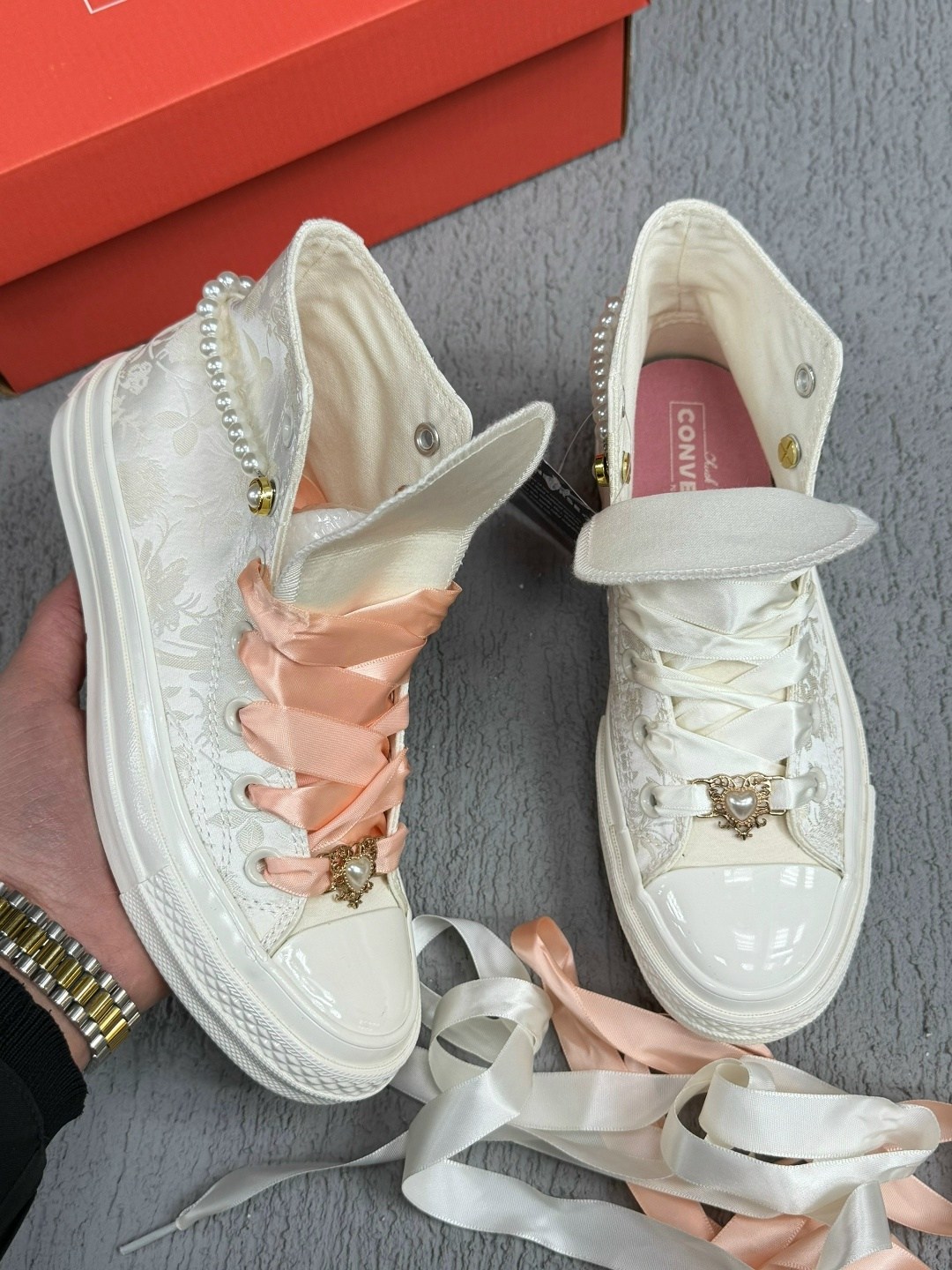 ,кроссовки модные,свадебные кеды,кеды converse,женские высокие кеды бежевого цвета converse