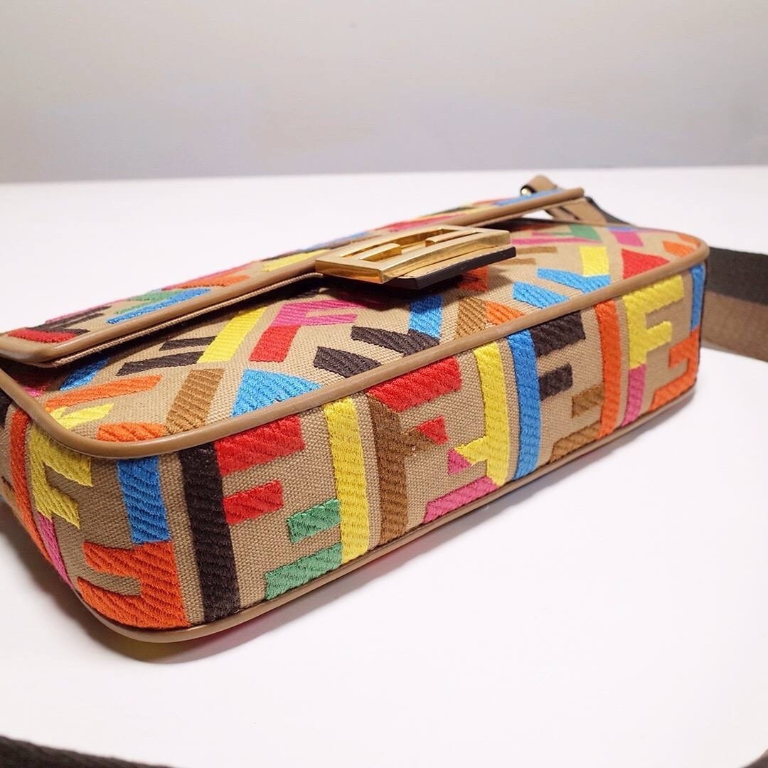 сумка fendi,fendi сумка кросс-боди,сумка фенди разноцветная,fendi сумка на плечо кросс-боди,сумка женская fendi