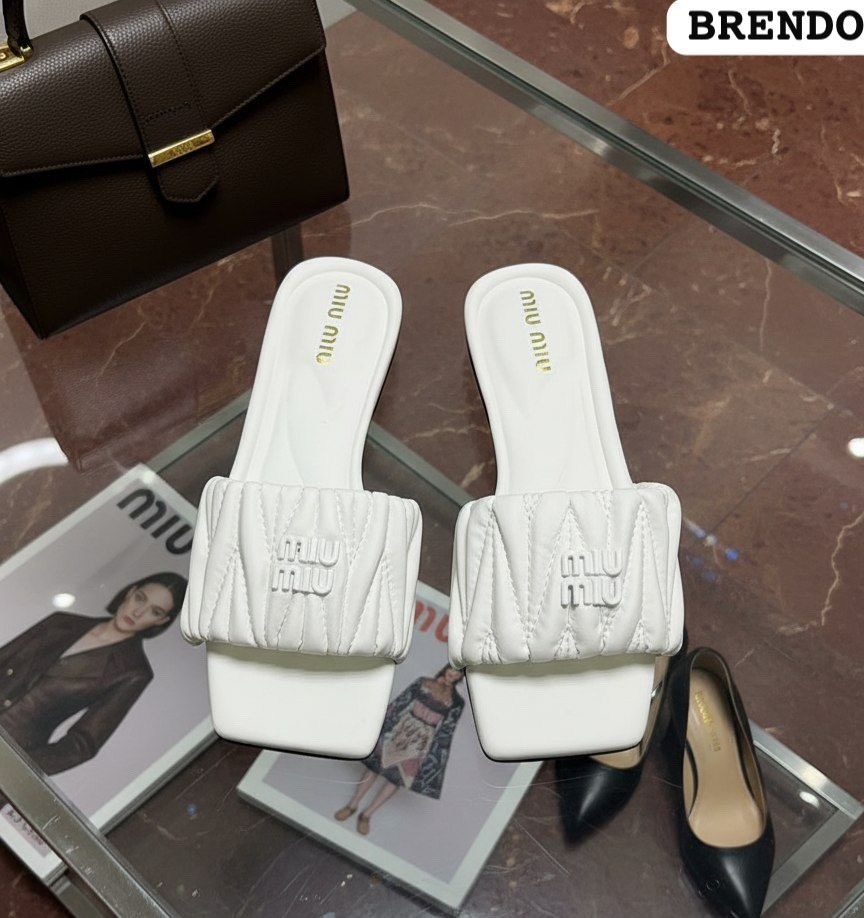 ,шлепанцы женские,шлепанцы miu miu,босоножки миу миу,тапочки модные