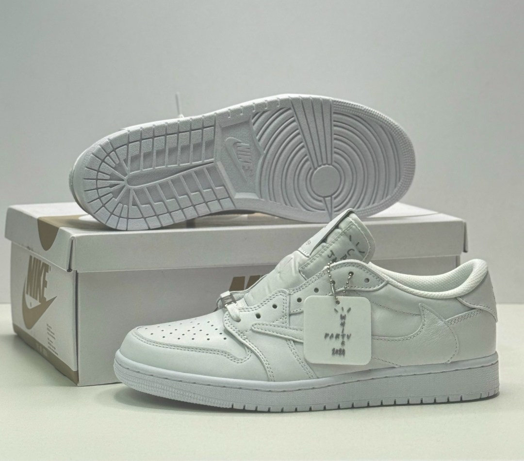 air jordan 1 low triple white,nike air jordan 1 low,кроссовки nike air jordan 1 low x travis scott,nike air jordan 1 low x travis scott,nike air jordan 1 low paris grey
