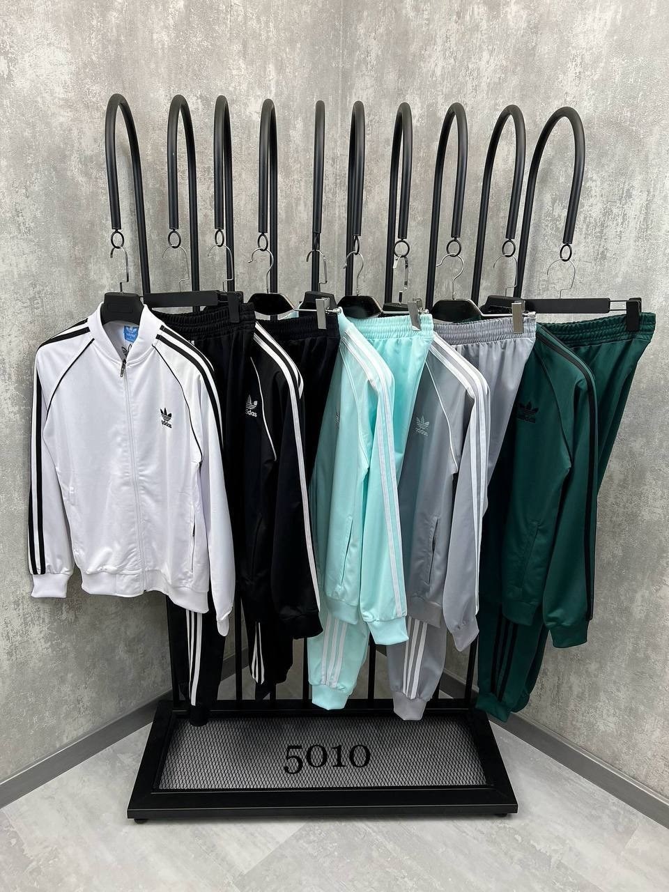 спортивный костюм adidas,adidas спортивный костюм мужской черный 2026,мужской спортивный костюм adidas,костюм адидас 90е,велюровый костюм мужской спортивный адидас