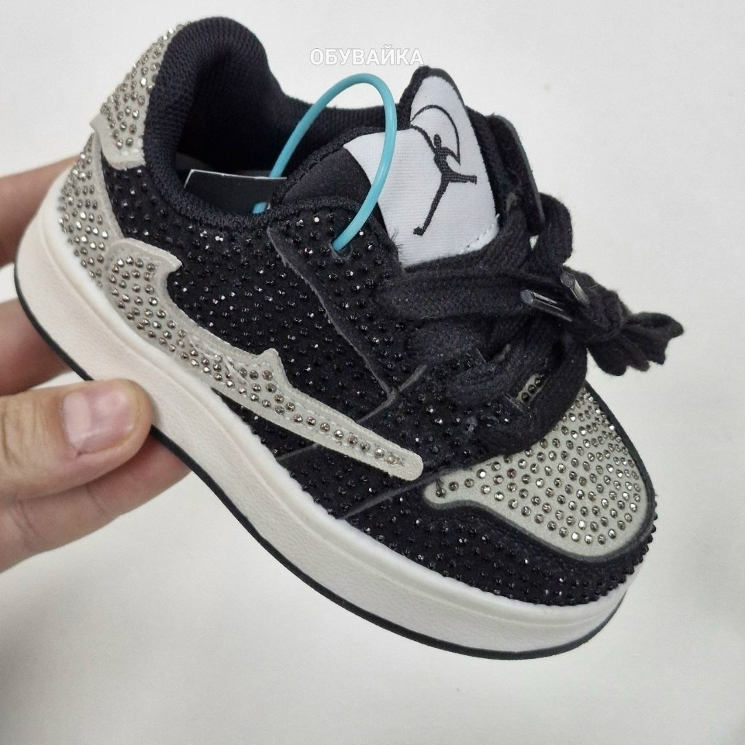 кроссовки,swarovski air jordan 1 low hm9208 001,swarovski air jordan 1 low og crystal stealth hm9208-001,nike air jordan 1,swarovski x nike air jordan 1 low og "stealth"