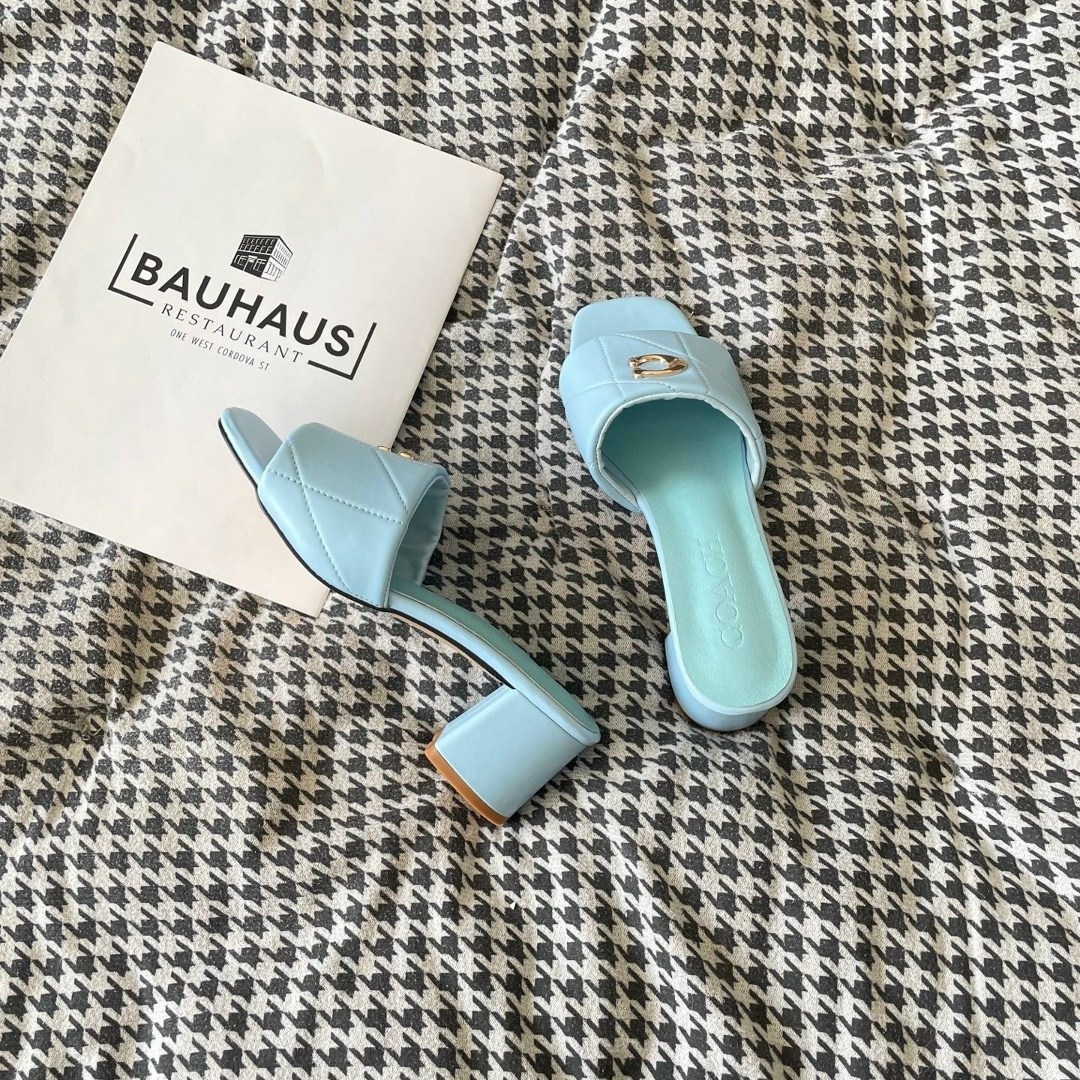 женские шлепанцы,,женские шлепанцы prada,модные шлепанцы,босоножки женские