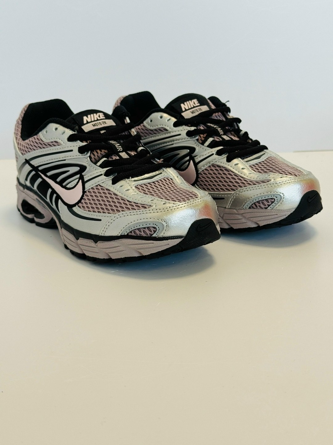 кроссовки nike air max moto 2k,nike низкие массивные кроссовки air max moto 2k женские розовые,кроссовки nike,кроссовки nike air max,кроссовки унисекс nike air max moto 2k серебристого и сиреневого цв