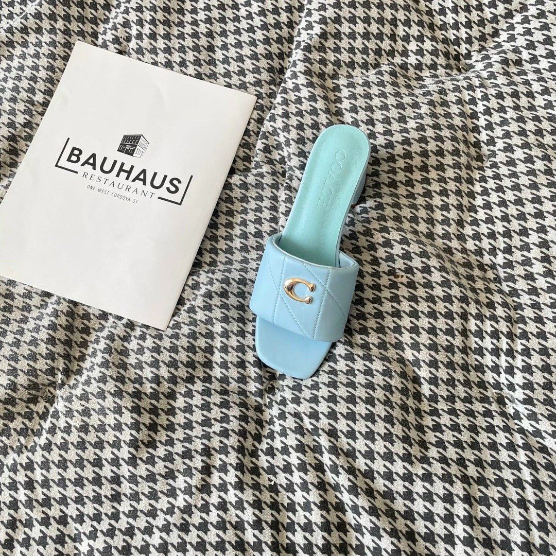 женские шлепанцы,,женские шлепанцы prada,модные шлепанцы,босоножки женские
