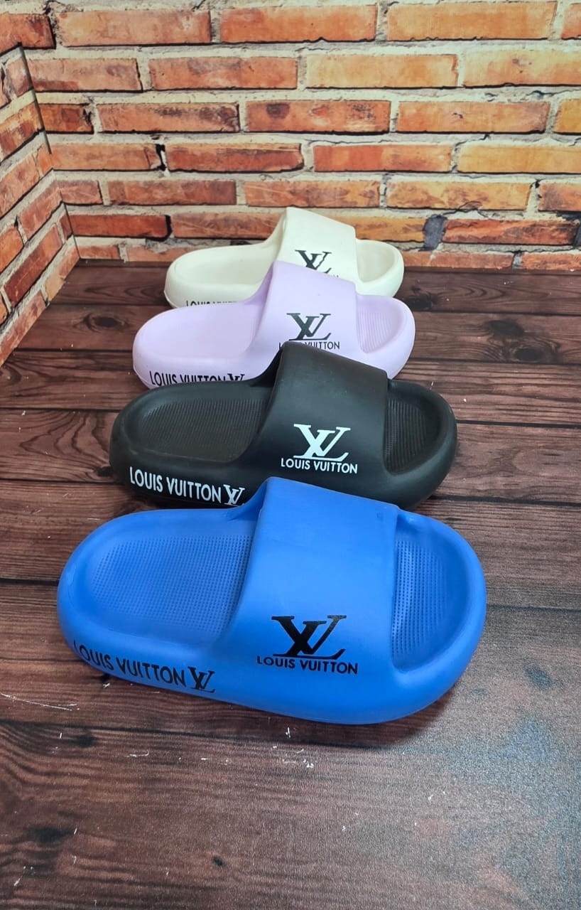 сланцы adidas,шлепанцы adidas,шлепки adidas,сланцы мужские adidas,тапки adidas