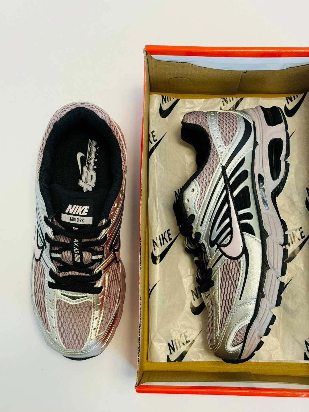 кроссовки nike air max moto 2k,nike низкие массивные кроссовки air max moto 2k женские розовые,кроссовки nike,кроссовки nike air max,кроссовки унисекс nike air max moto 2k серебристого и сиреневого цв