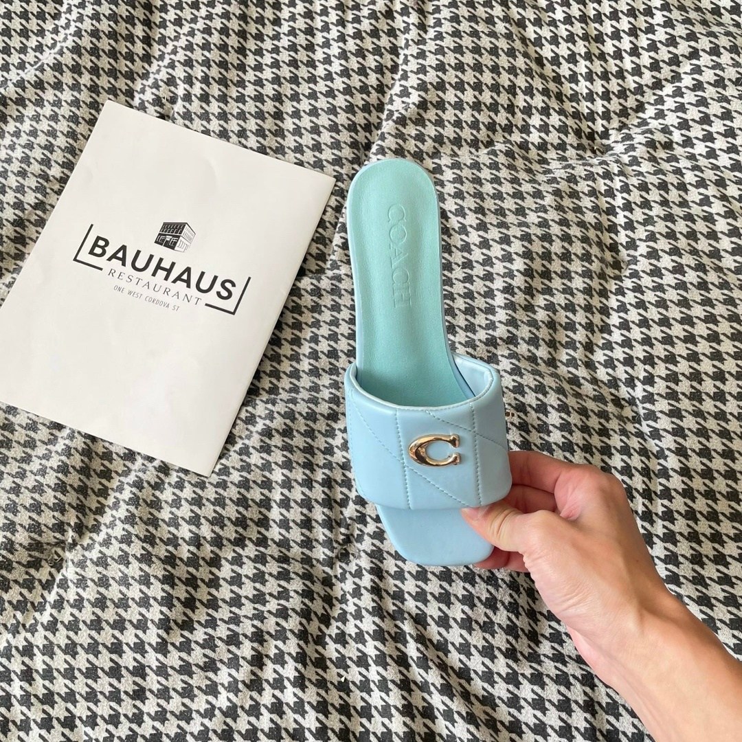 женские шлепанцы,,женские шлепанцы prada,модные шлепанцы,босоножки женские