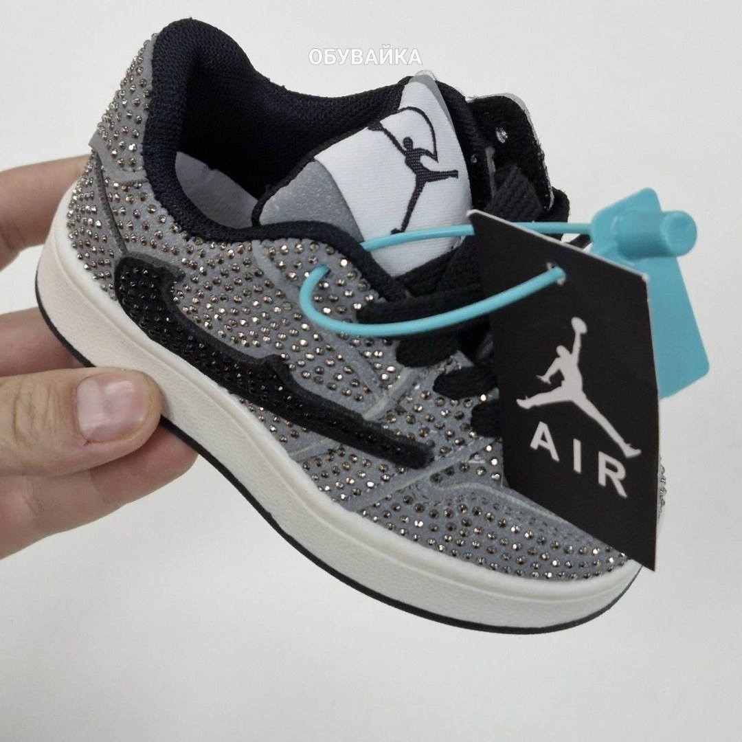 кроссовки,swarovski air jordan 1 low hm9208 001,swarovski air jordan 1 low og crystal stealth hm9208-001,nike air jordan 1,swarovski x nike air jordan 1 low og "stealth"