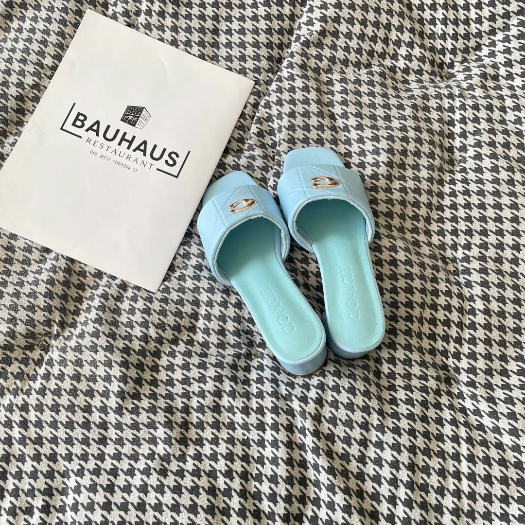 женские шлепанцы,,женские шлепанцы prada,модные шлепанцы,босоножки женские