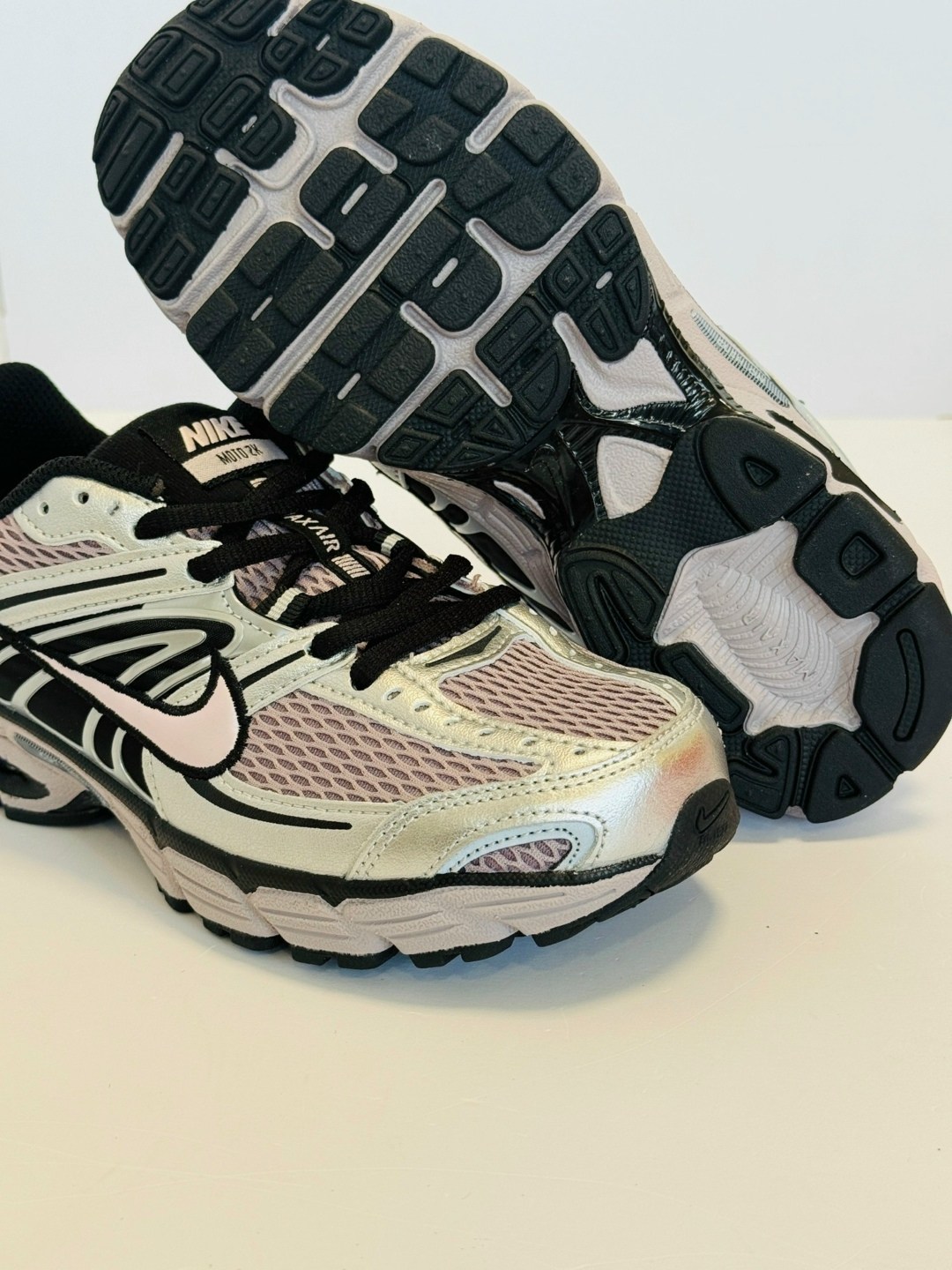 кроссовки nike air max moto 2k,nike низкие массивные кроссовки air max moto 2k женские розовые,кроссовки nike,кроссовки nike air max,кроссовки унисекс nike air max moto 2k серебристого и сиреневого цв