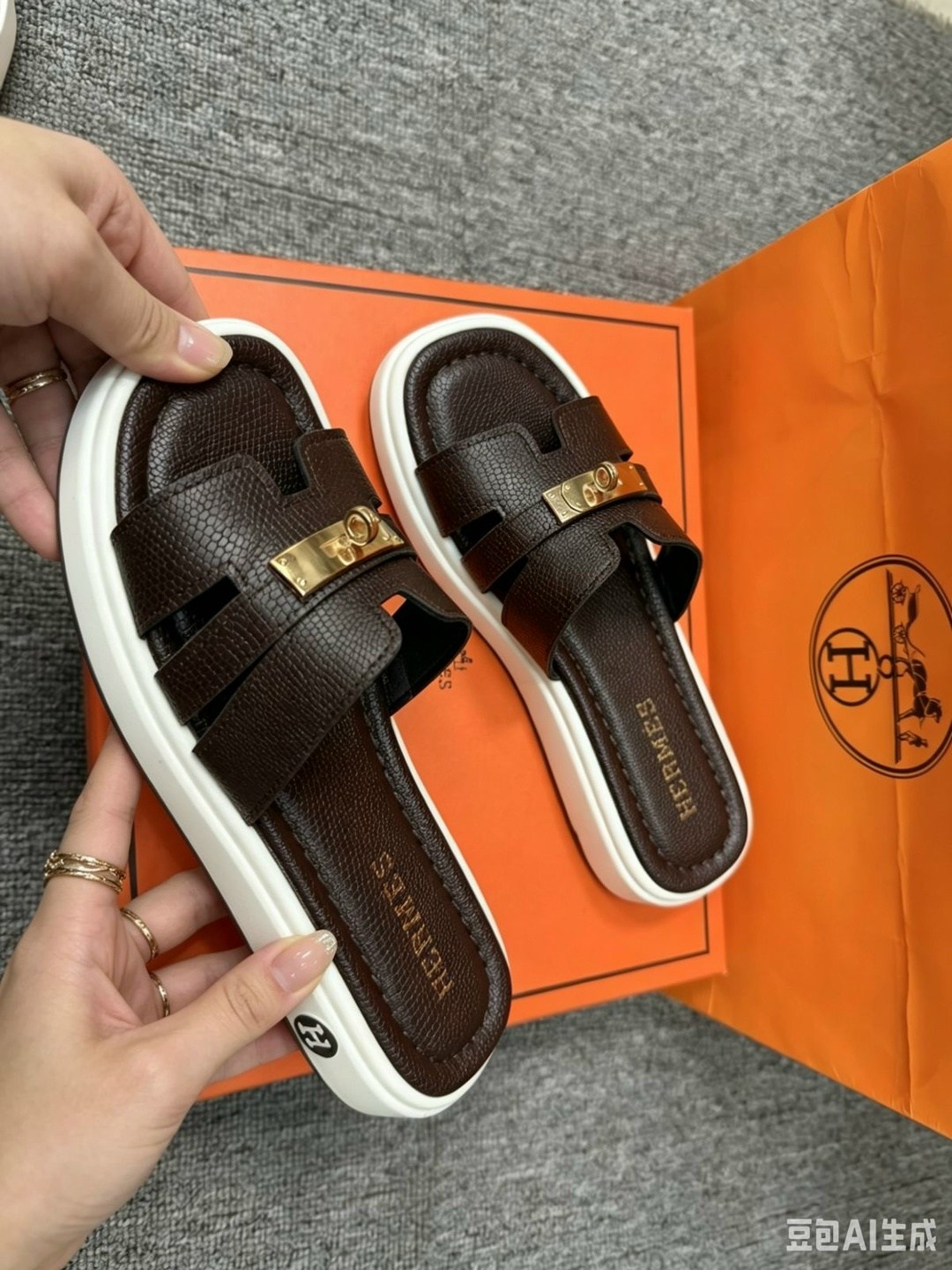,шлепанцы chanel,шлепки фенди,женские шлепанцы,мюли шанель