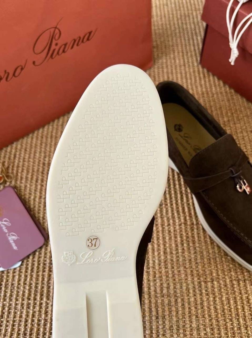 женские мокасины и лоферы,лоро пиано  женская лоферы,лоферы loro piana charms walk из замши,лоферы loro piana,женские лоферы loro piana open walk коричневые