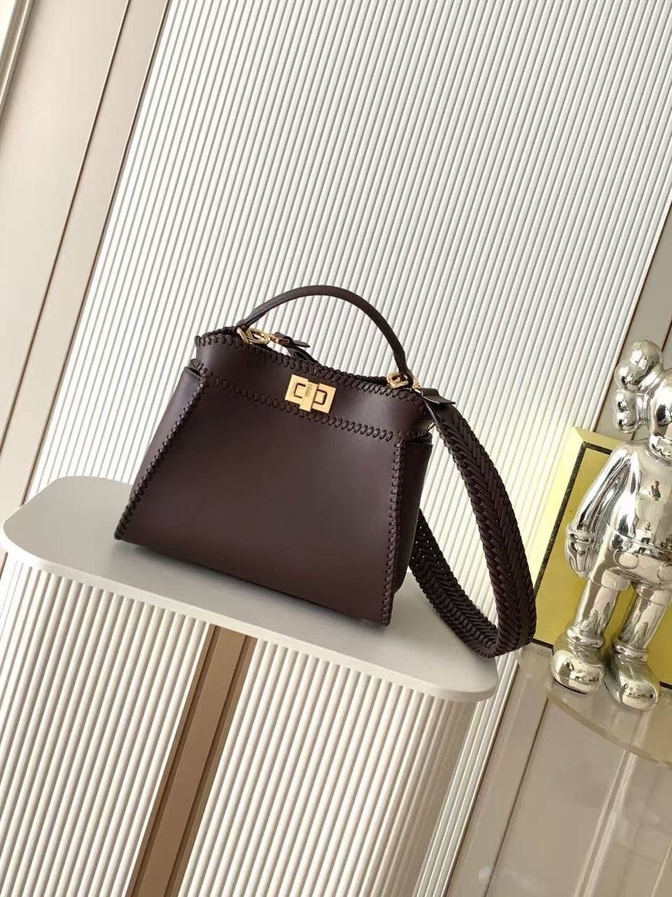 сумка fendi,женская сумка fendi,бежевая сумка fendi peekaboo,женская кожаная сумка fendi peekaboo mini,сумка фенди
