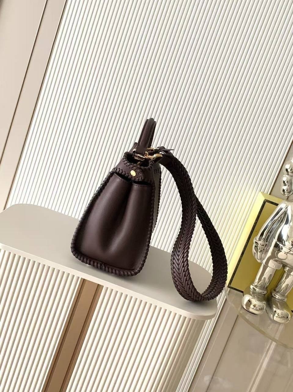 сумка fendi,женская сумка fendi,бежевая сумка fendi peekaboo,женская кожаная сумка fendi peekaboo mini,сумка фенди