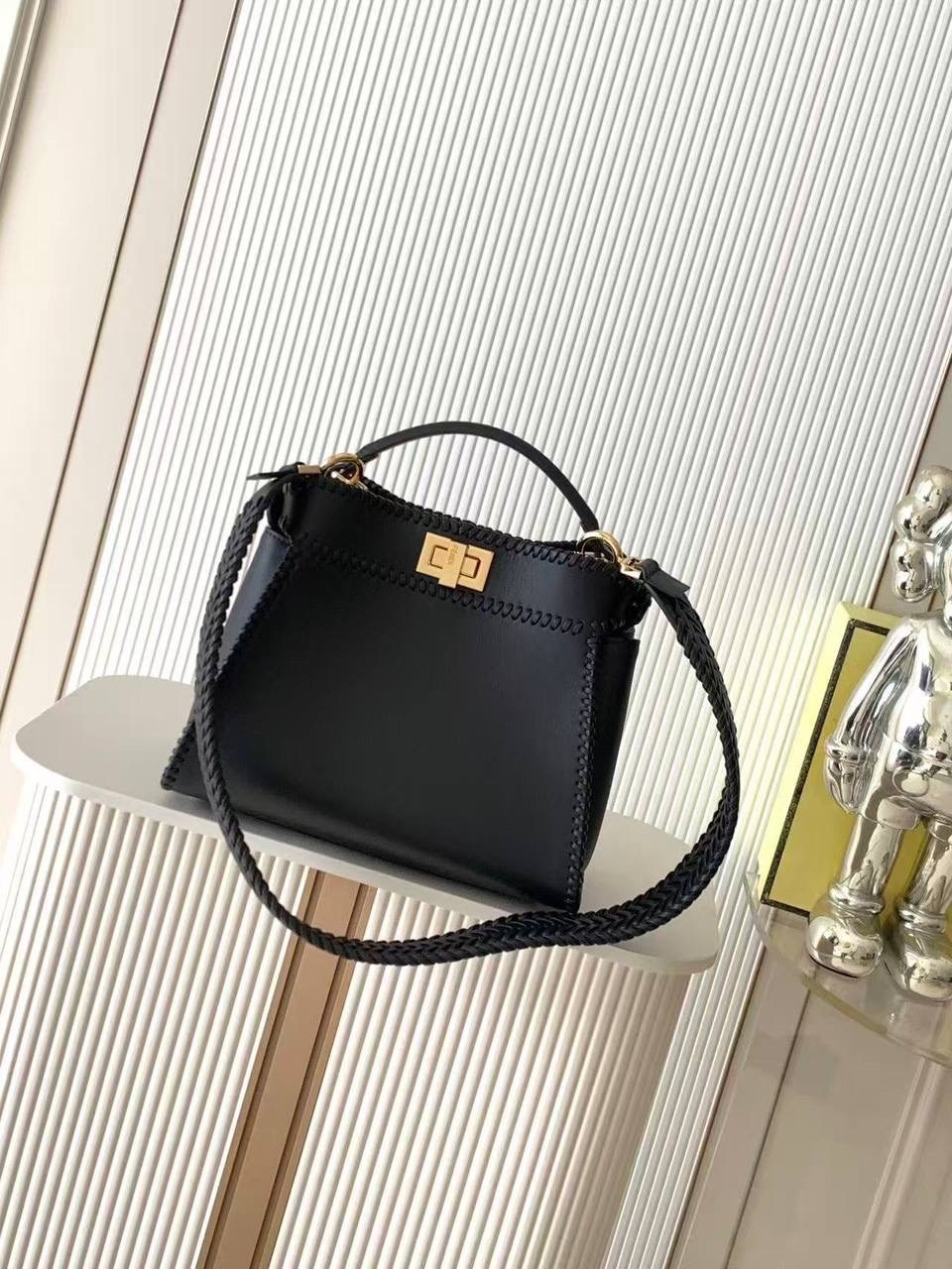 сумка fendi,женская сумка fendi,сумка фенди,сумка fendi peekaboo,fendi сумка на плечо