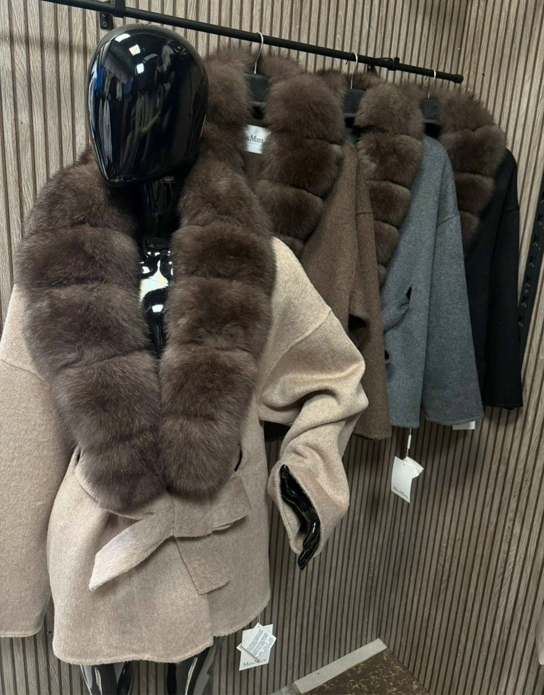 женское пальто с натуральным мехом,пальто кашемировое с мехом песца,молочное пальто с мехом финского песца,пальто с мехом,пальто женское с мехом