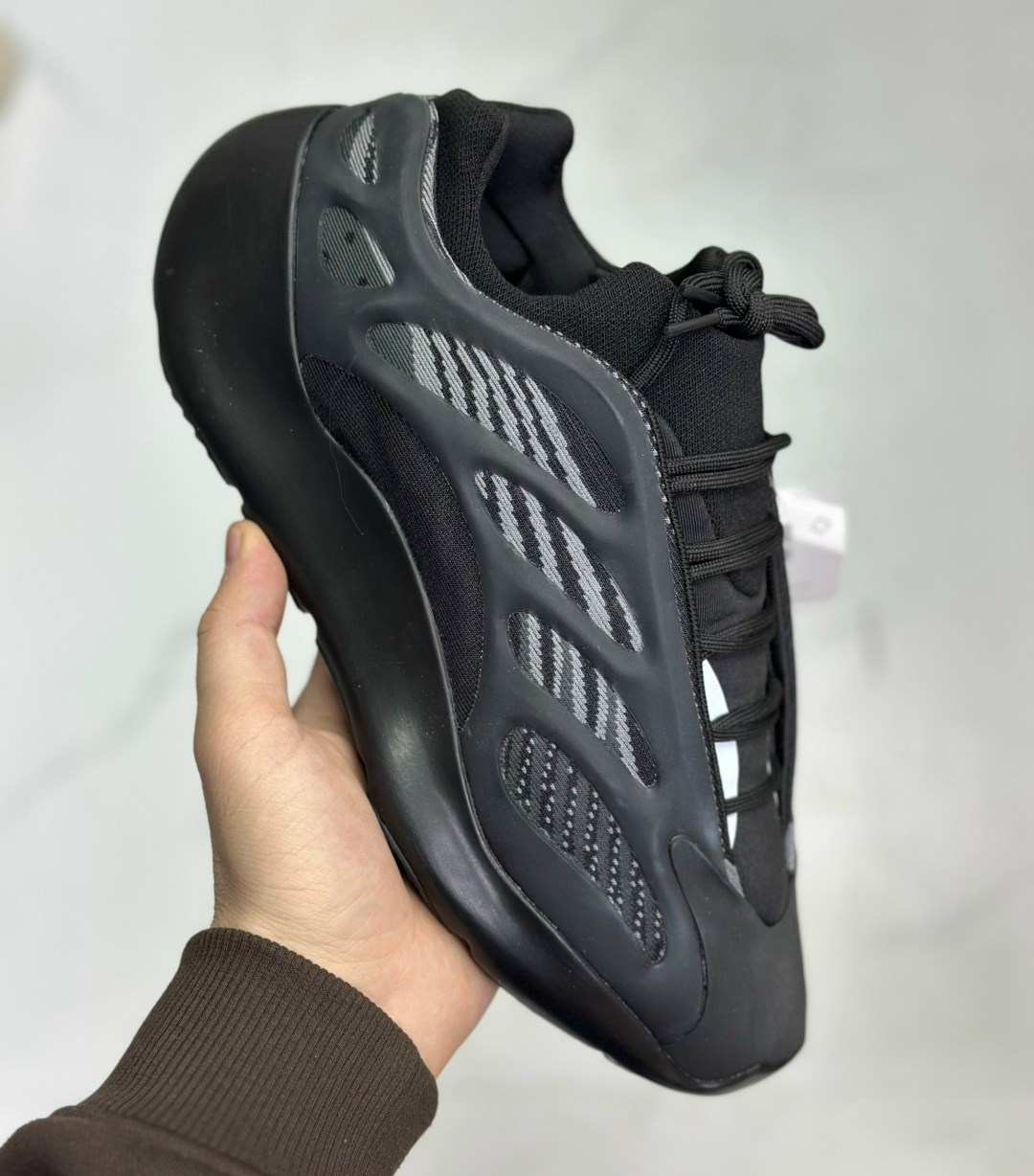 кроссовки adidas yeezy boost 700,adidas yeezy boost 700 v 3,кроссовки adidas yeezy 700,adidas yeezy boost 700,adidas yeezy boost 700 v3 черные