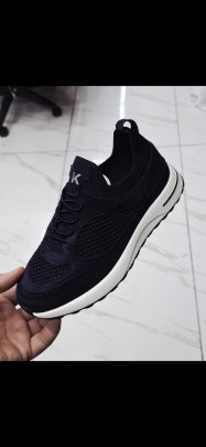 Кроссовки