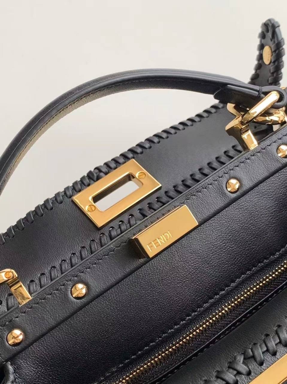 сумка fendi,женская сумка fendi,сумка фенди,сумка fendi peekaboo,fendi сумка на плечо