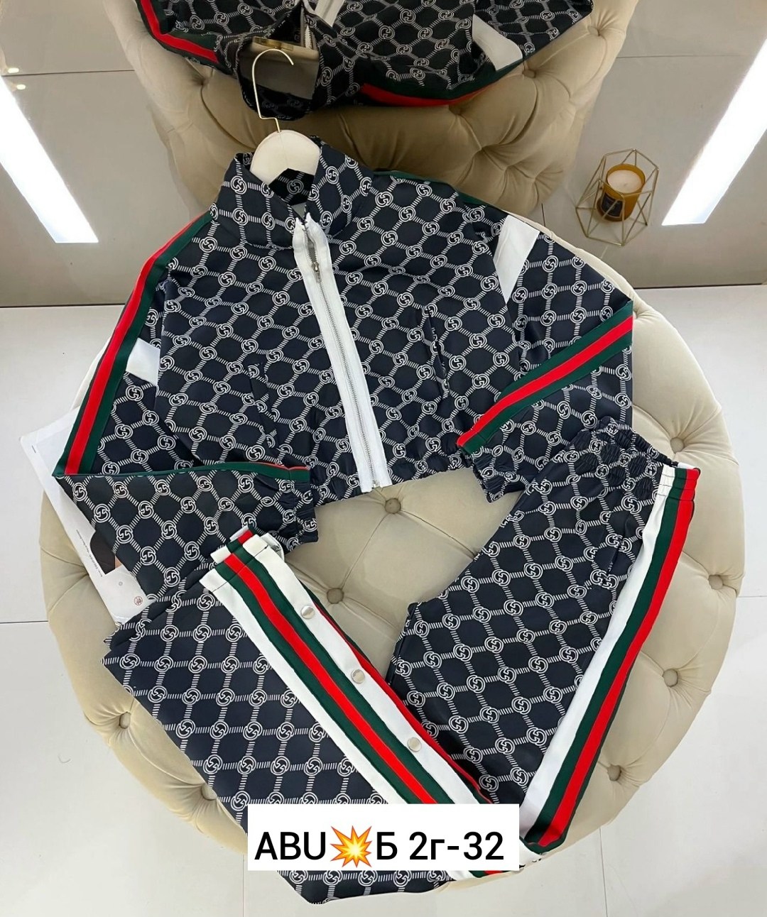 бомбический костюм двойка от gucci,женский костюм двойка,спортивный костюм гуччи женский,модная ,костюм двойка