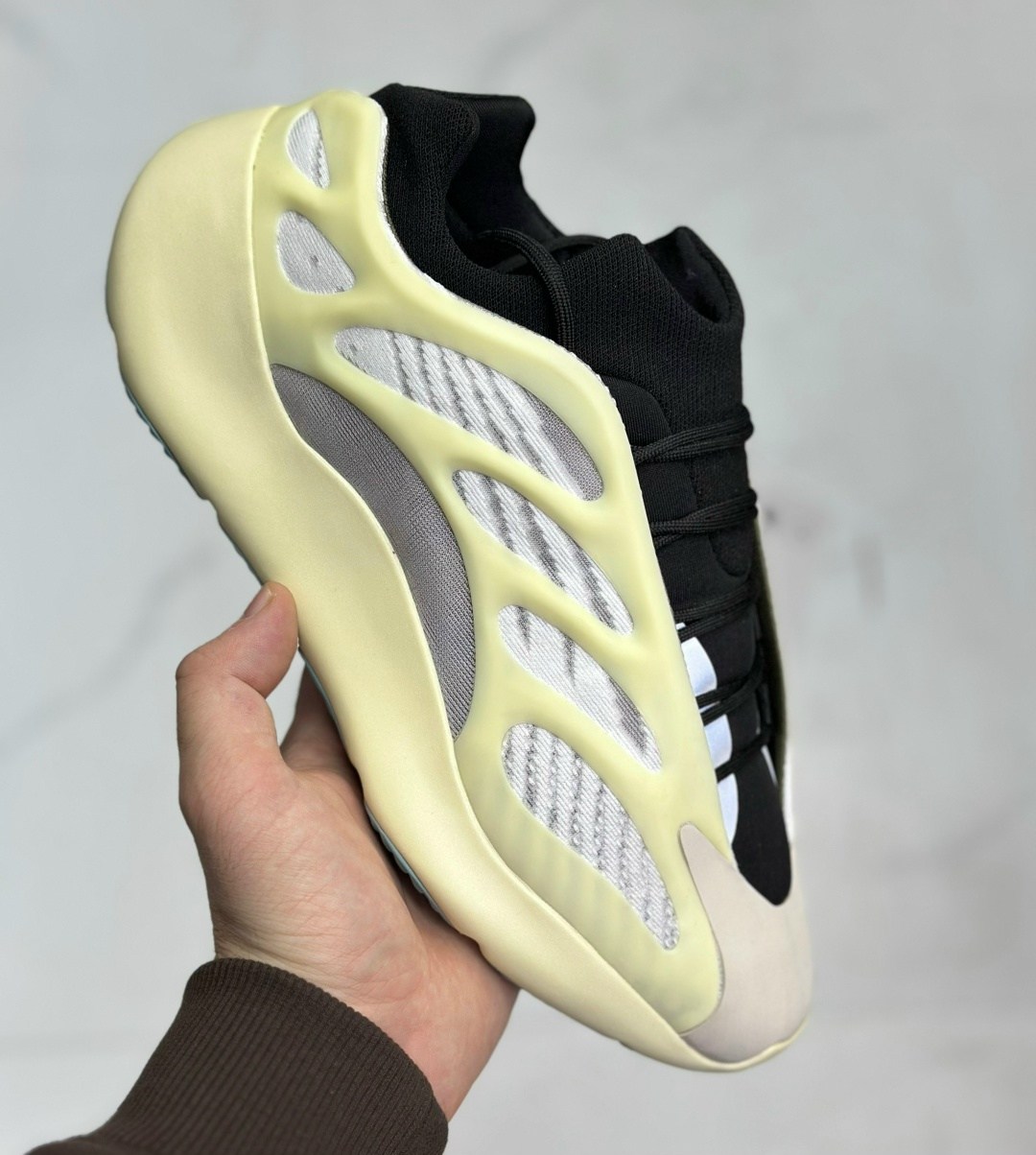кроссовки adidas yeezy boost 700,adidas yeezy boost 700 v 3,кроссовки adidas yeezy 700,adidas yeezy boost 700,adidas yeezy boost 700 v3 черные