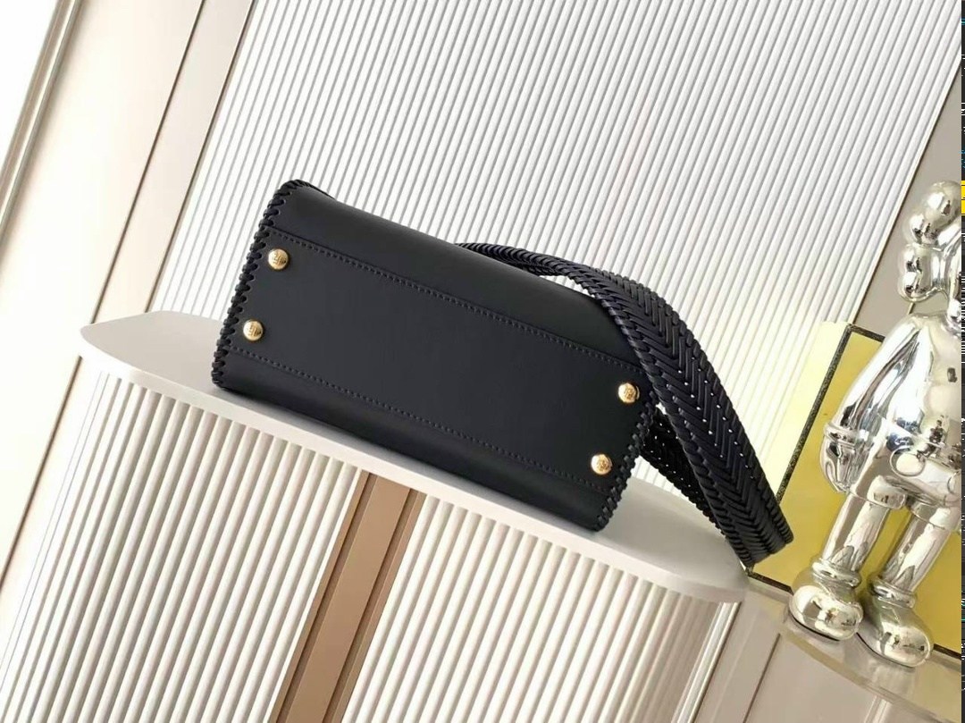 сумка fendi,женская сумка fendi,сумка фенди,сумка fendi peekaboo,fendi сумка на плечо