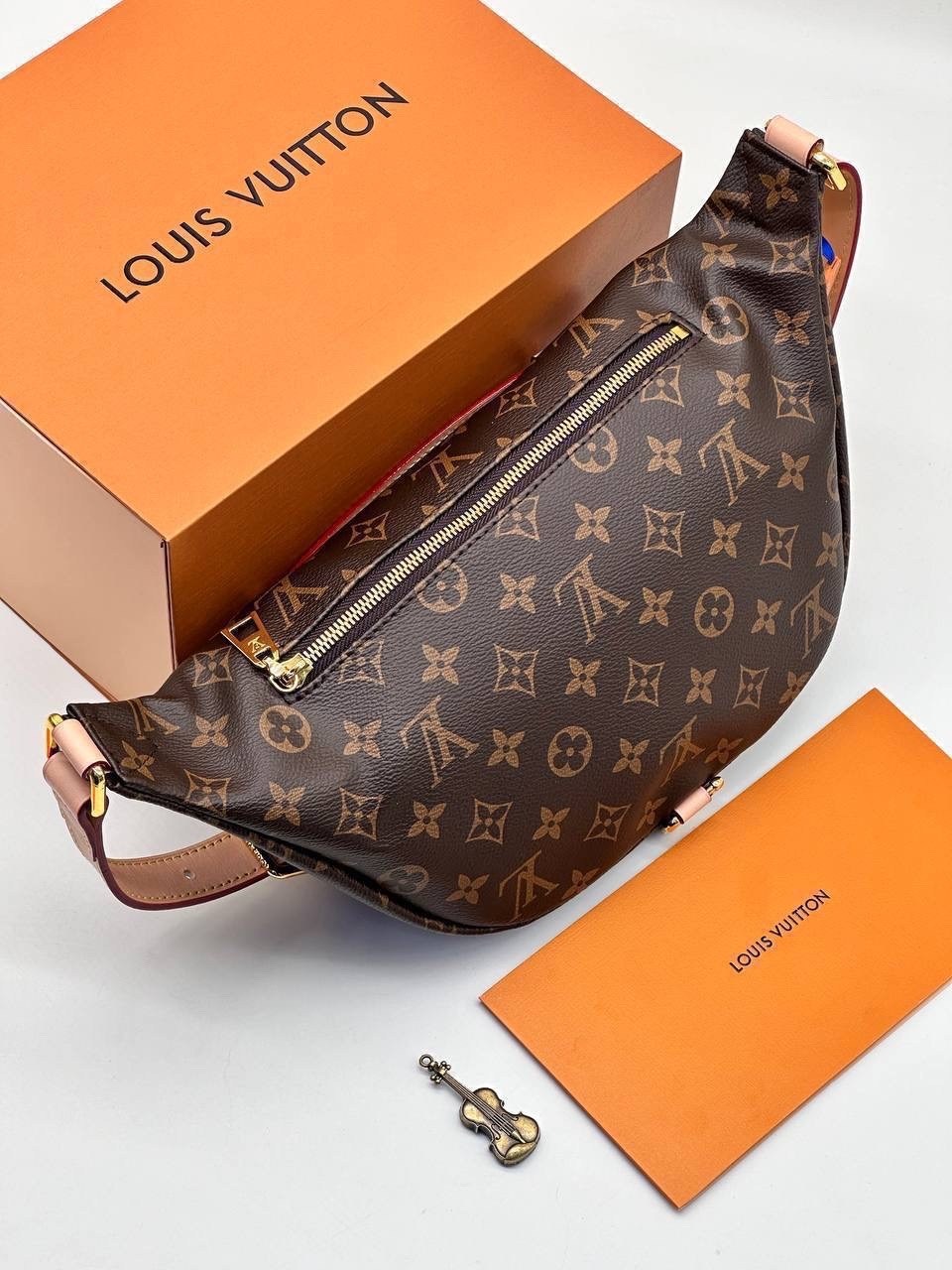 поясная сумка louis vuitton,сумка женская louis vuitton,напоясная сумка луи виттон,louis vuitton сумка на пояс,поясная сумка луивитон