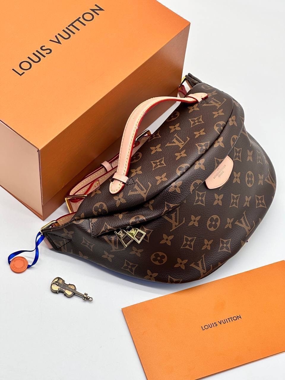 поясная сумка louis vuitton,сумка женская louis vuitton,напоясная сумка луи виттон,louis vuitton сумка на пояс,поясная сумка луивитон