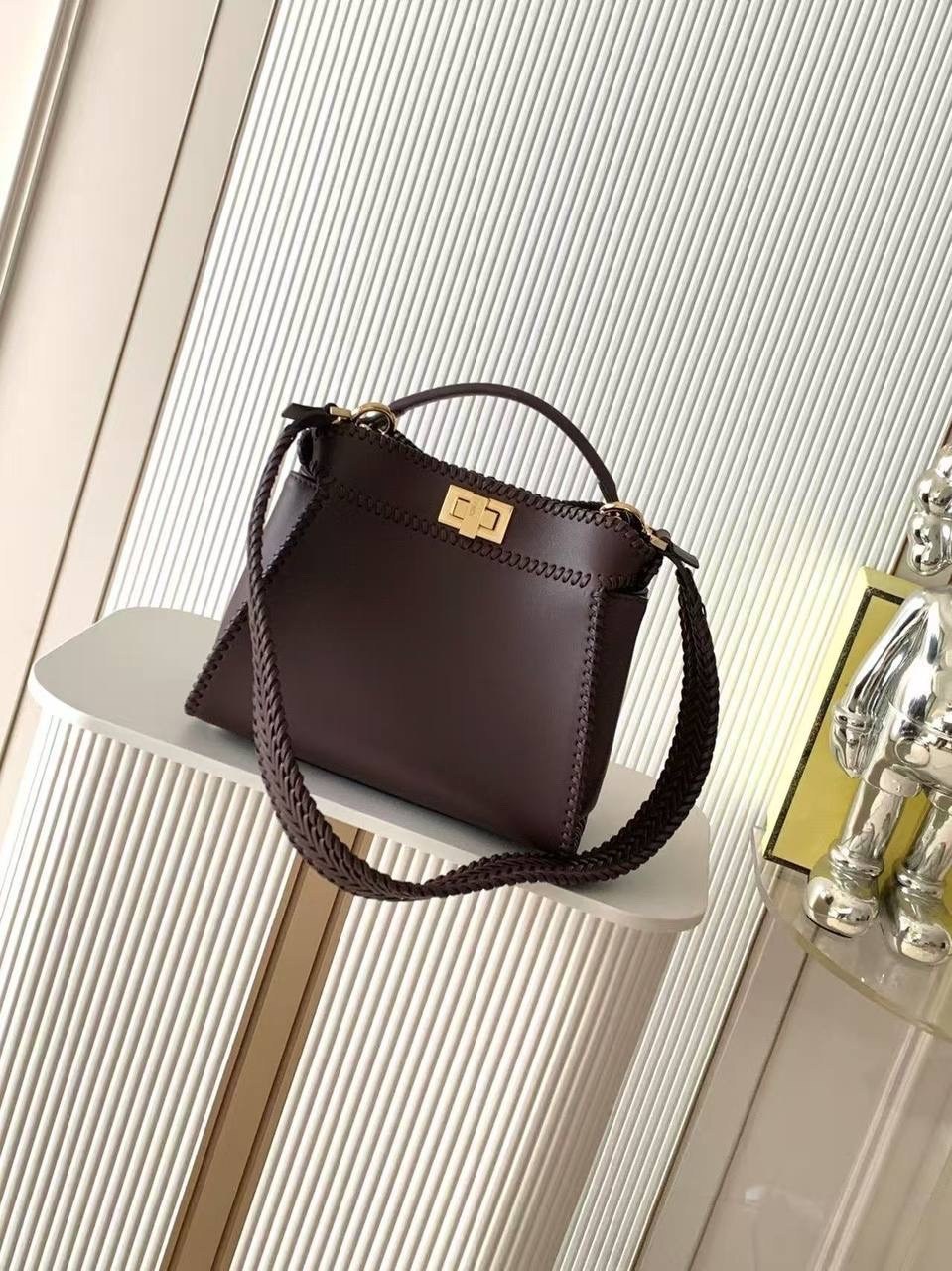 сумка fendi,женская сумка fendi,бежевая сумка fendi peekaboo,женская кожаная сумка fendi peekaboo mini,сумка фенди