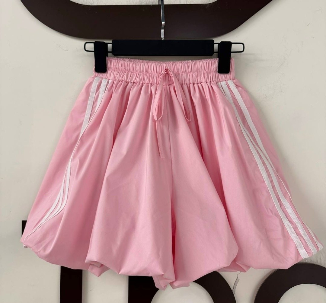 образ с теннисной юбкой,теннисная юбка,tennis skirt outfit,кроп топ и теннисная юбка,фотосессия в теннисной юбке