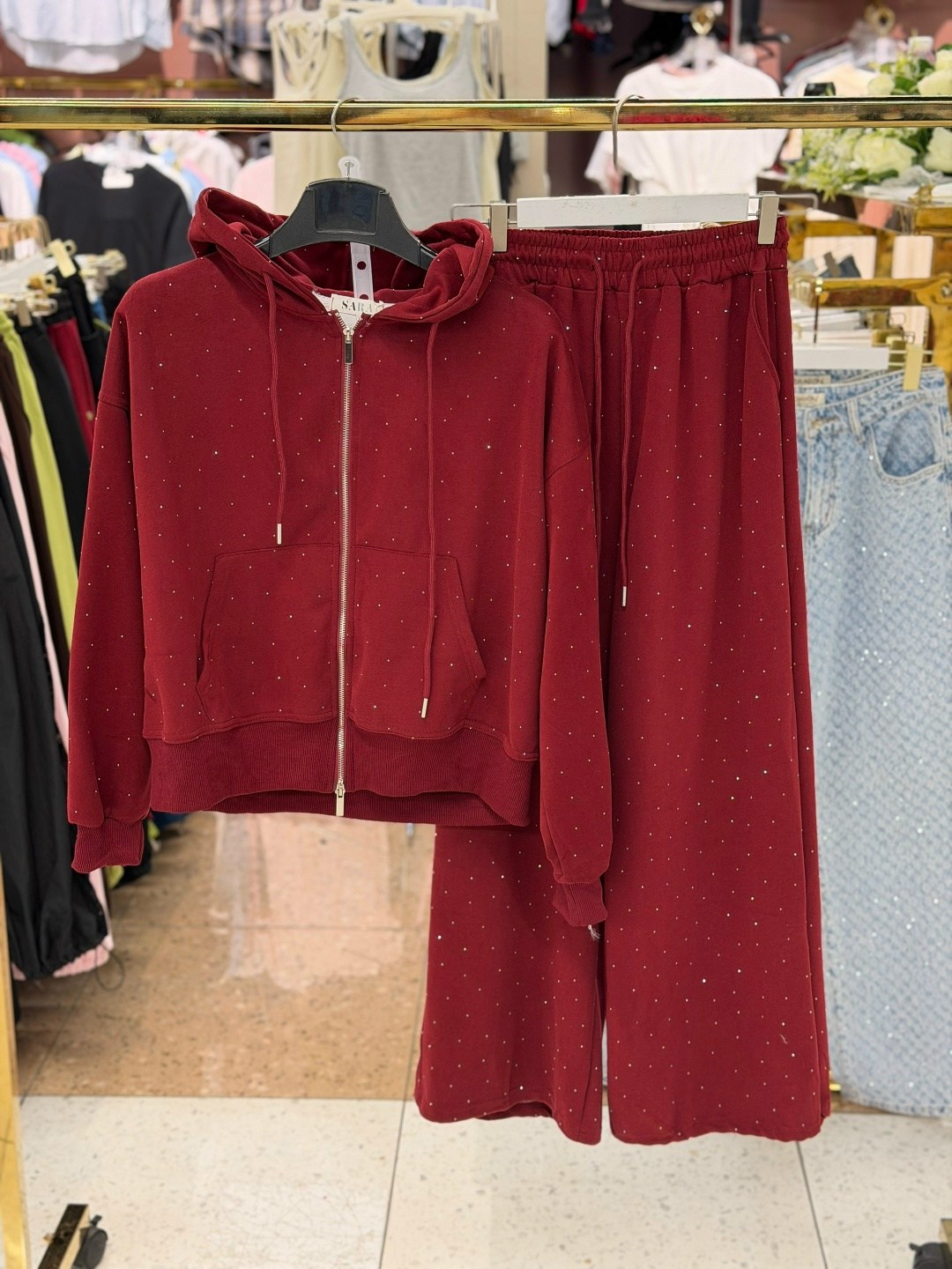 женский костюм,костюм женский со стразами,,костюм велюровый,велюровый костюм