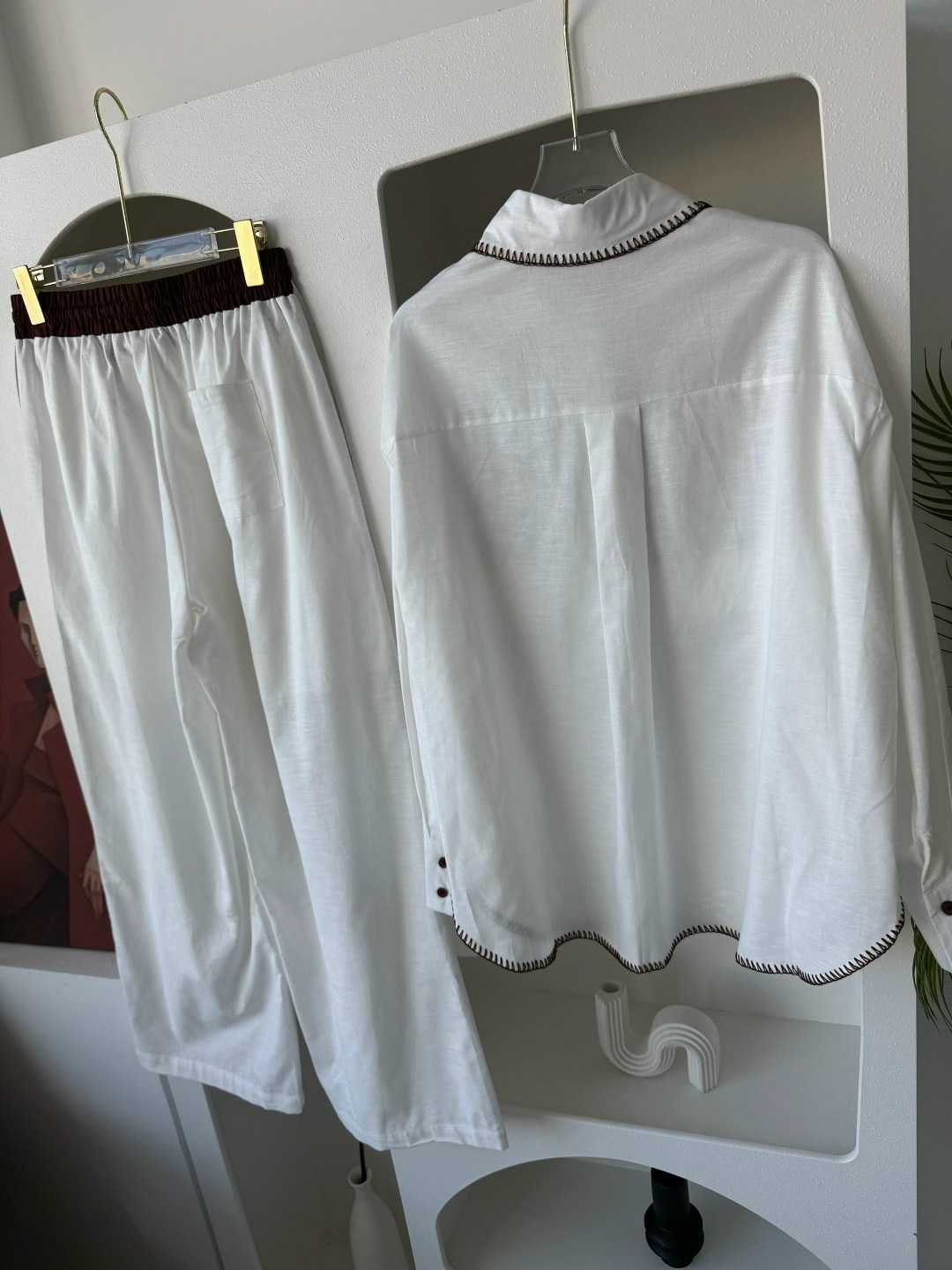 костюм брючный льняной mabag eco,стильный льняной костюм,костюм брючный льняной mabag eco цвет молочный,костюм брючный белый,брючный костюм