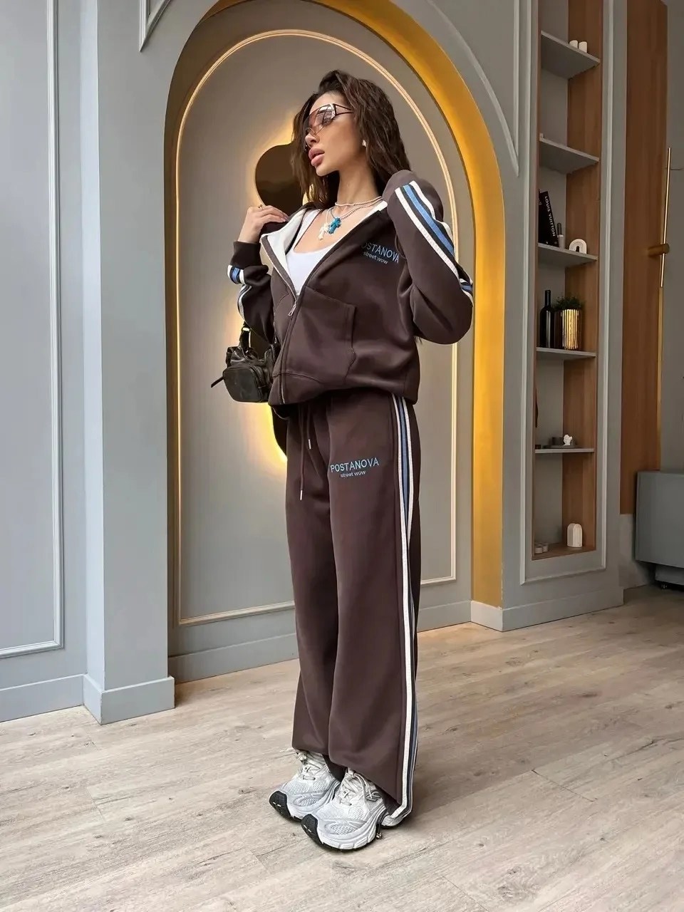 спортивный женский костюм,красные спортивные костюмы,спортивный костюм для женщин,костюм женский,спортивный костюм спортивные костюмы
