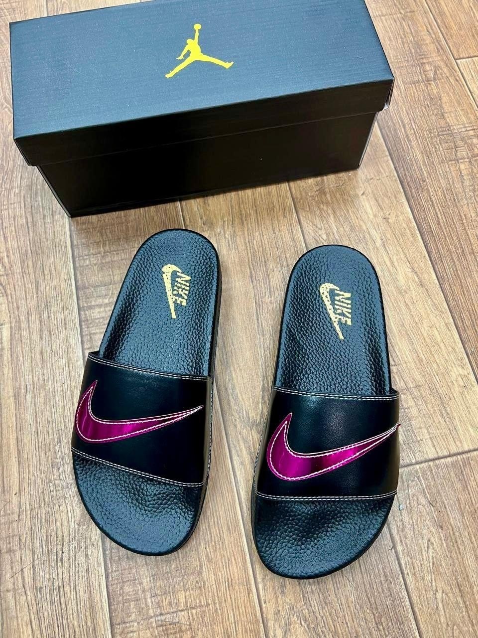 шлепки nike benassi мужские,мужские шлепанцы,шлепанцы nike,мужские шлепки,тапочки найк изи