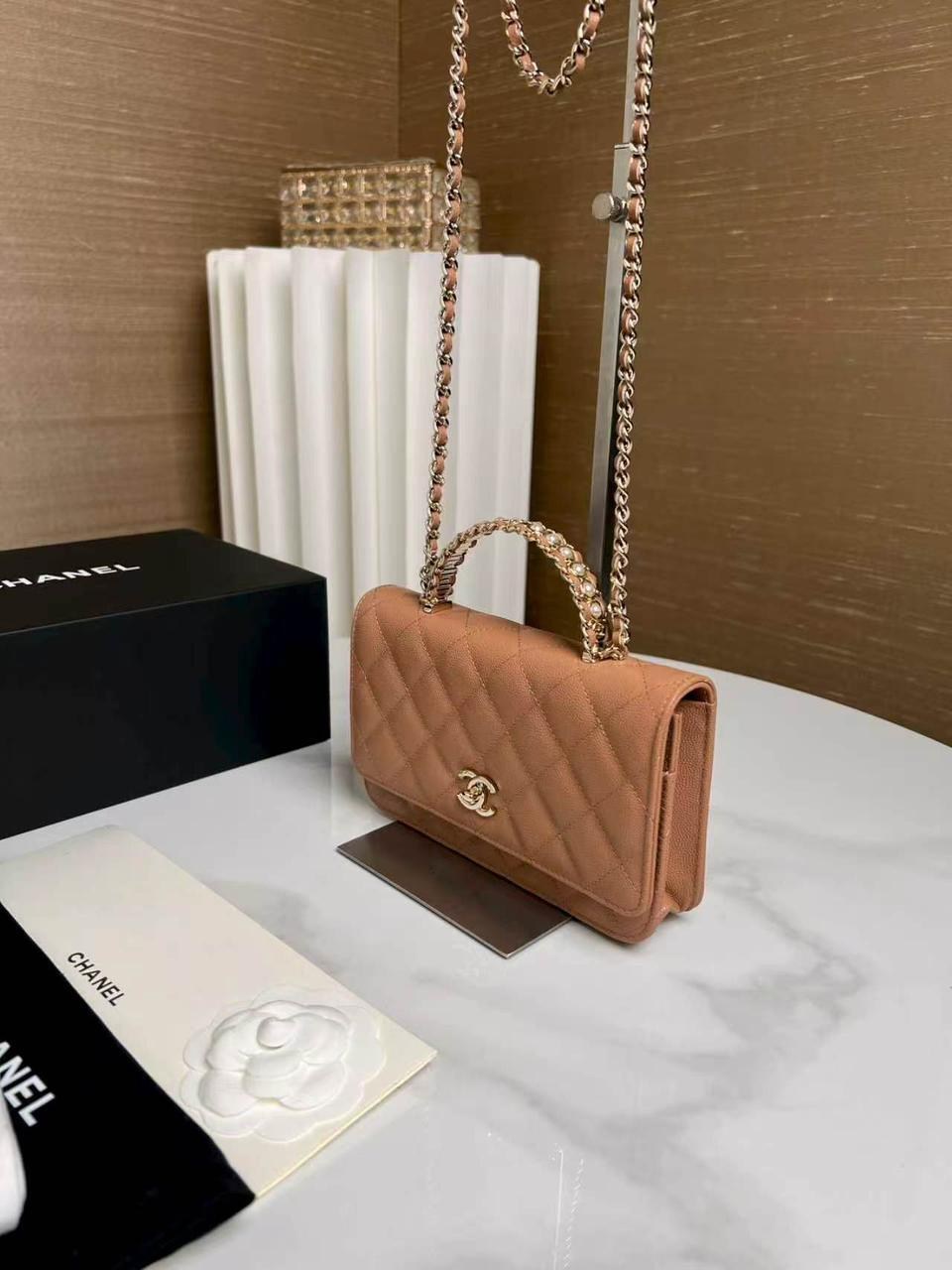 кожаная белая сумочка chanel woc с ручкой,сумка шанель,сумка chanel,сумка белая шанель,модная сумка шанель