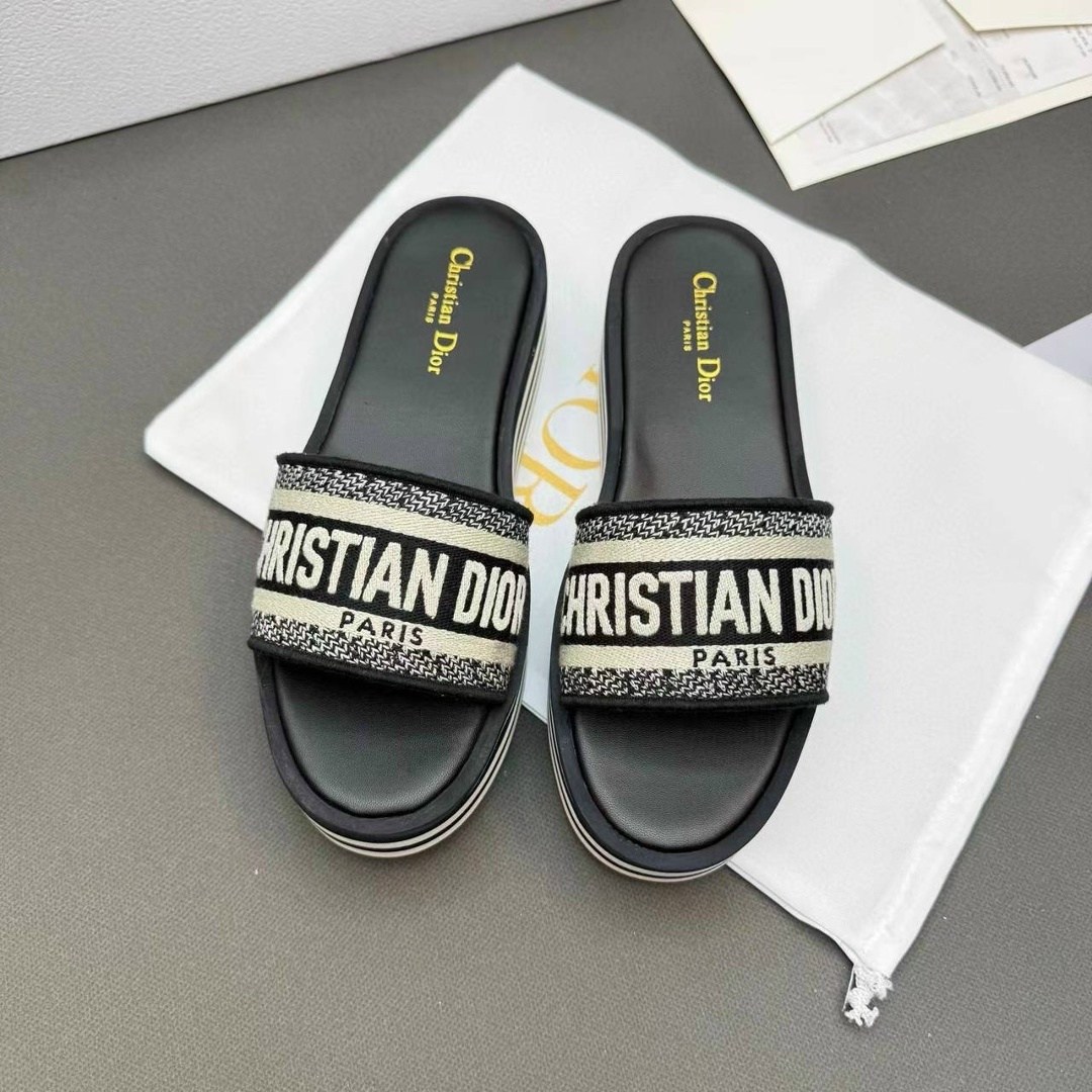 dior dway шлепанцы,шлепанцы christian dior,шлепанцы кристиан диор,шлепки диор женские,шлепанцы женские christian dior