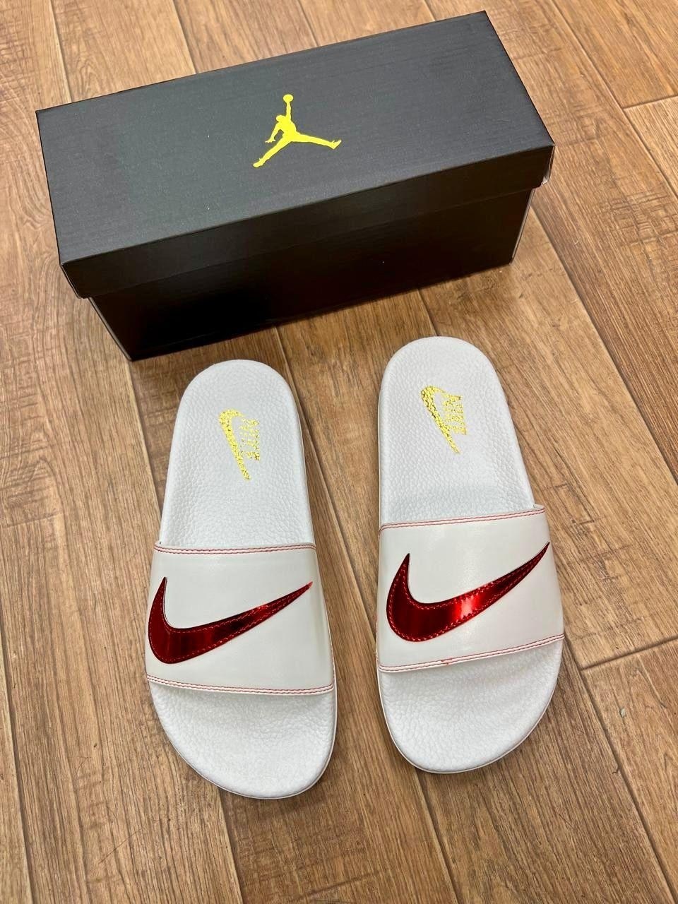 шлепки nike benassi мужские,мужские шлепанцы,шлепанцы nike,мужские шлепки,тапочки найк изи