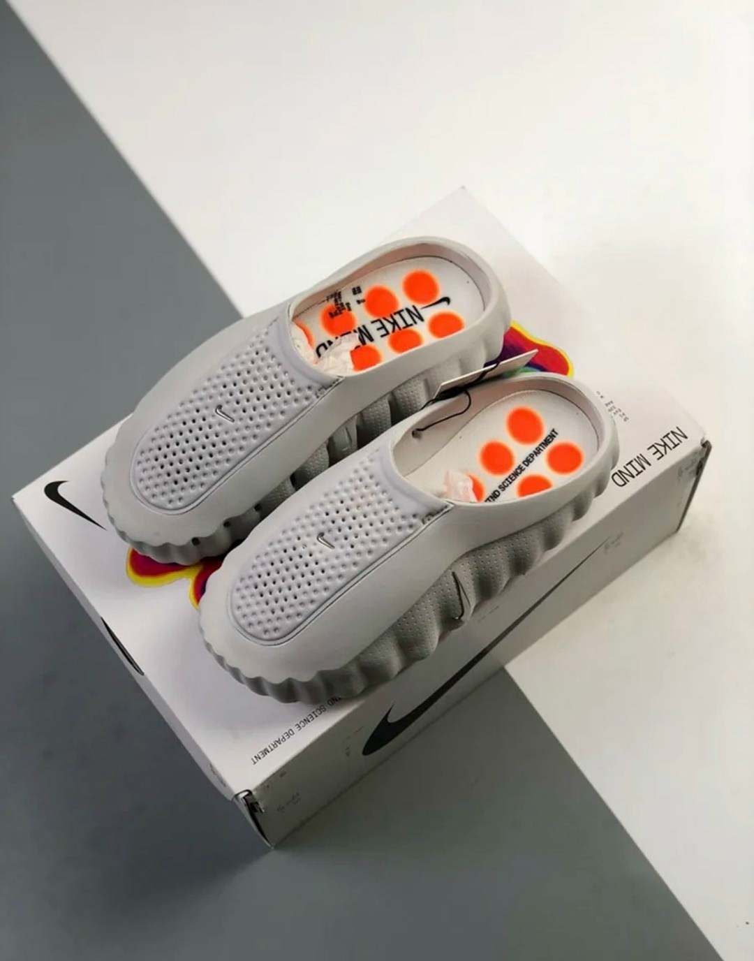 кроссовки,найк тапки,обуви,кроссовки nike,nike mind 001