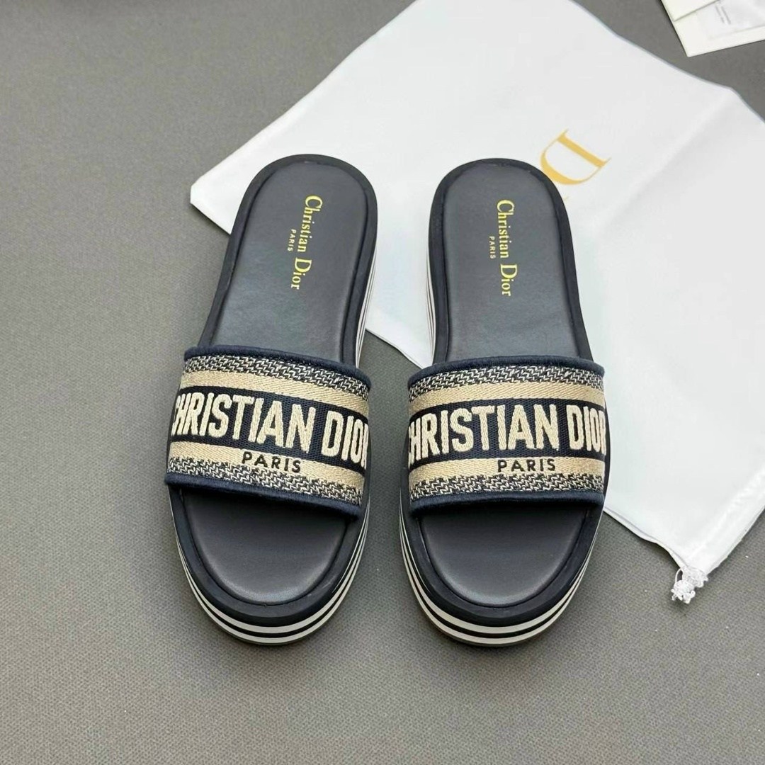 dior dway шлепанцы,шлепанцы christian dior,шлепанцы кристиан диор,шлепки диор женские,шлепанцы женские christian dior