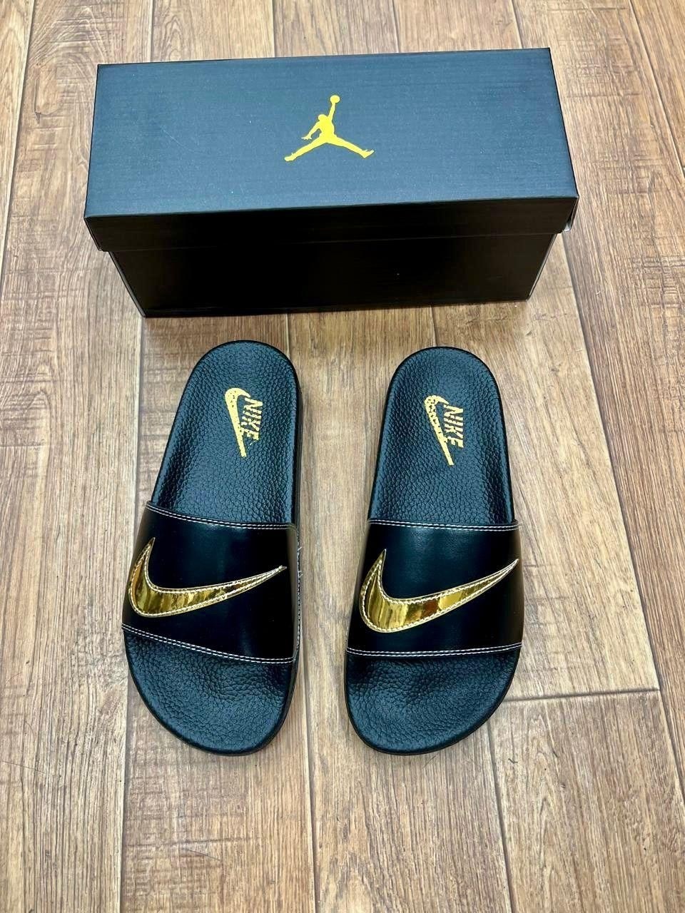 шлепки nike benassi мужские,мужские шлепанцы,шлепанцы nike,мужские шлепки,тапочки найк изи