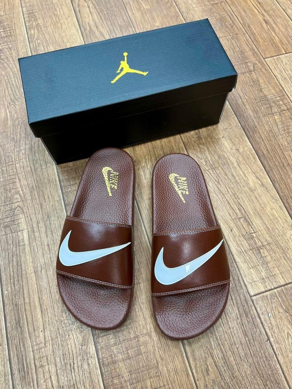 шлепки nike benassi мужские,мужские шлепанцы,шлепанцы nike,мужские шлепки,тапочки найк изи