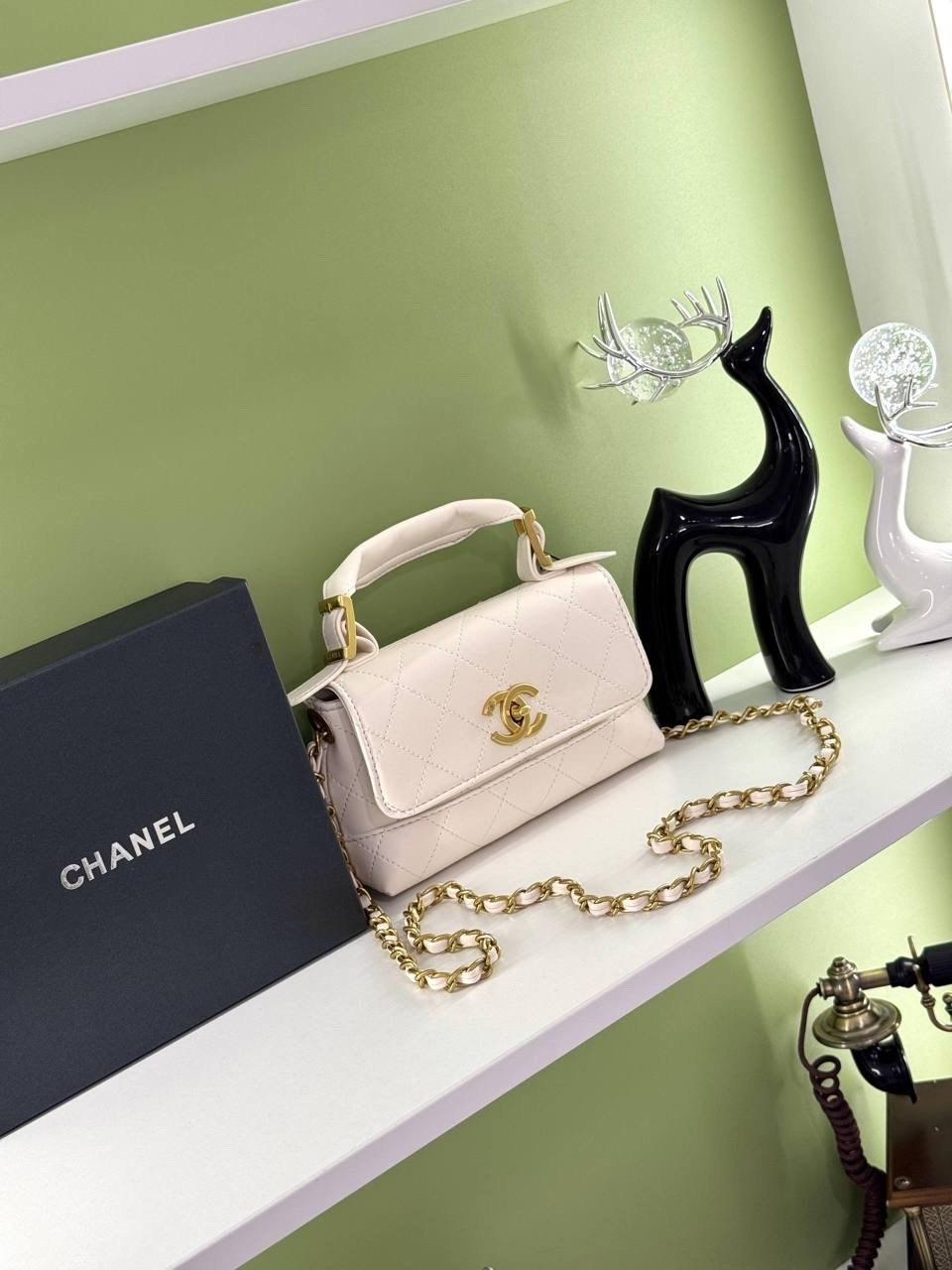 сумка chanel,сумка женская chanel,сумка шанель,сумка шанель белая,сумка на плечо chanel