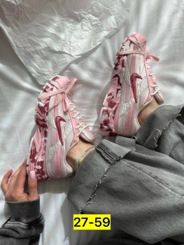 Кроссовки