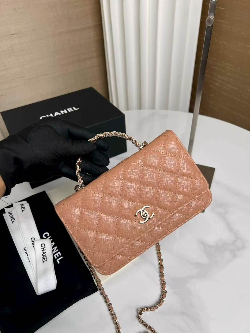 кожаная белая сумочка chanel woc с ручкой,сумка шанель,сумка chanel,сумка белая шанель,модная сумка шанель