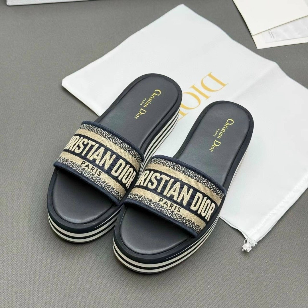 dior dway шлепанцы,шлепанцы christian dior,шлепанцы кристиан диор,шлепки диор женские,шлепанцы женские christian dior
